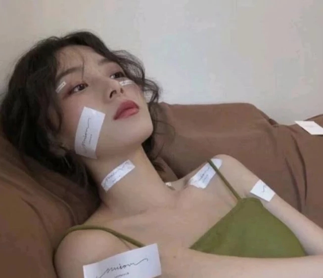 微丧·真人·女生头像:黄钻不再续了,你的空间我也不会再去了