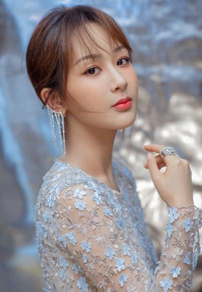 杨紫还是宋茜?网传礼服已在量身定做中,2020年金鹰女神会花落谁家?