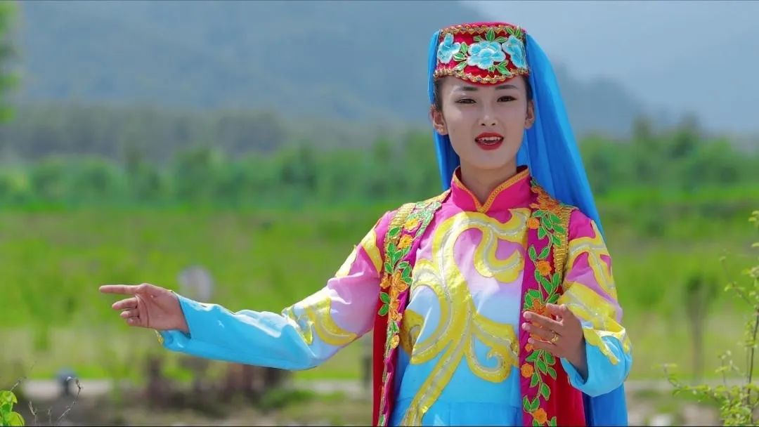 咪咪原是东乡族的乐器,而且本身也经历了演变过程,它原来是单管,后来
