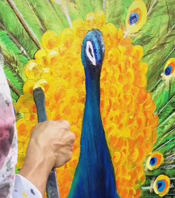 美术生画孔雀开屏:拿出刷子那一刻就赢了,老师应该满意了吧