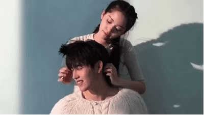 男朋友初次kiss你用了什么理由?