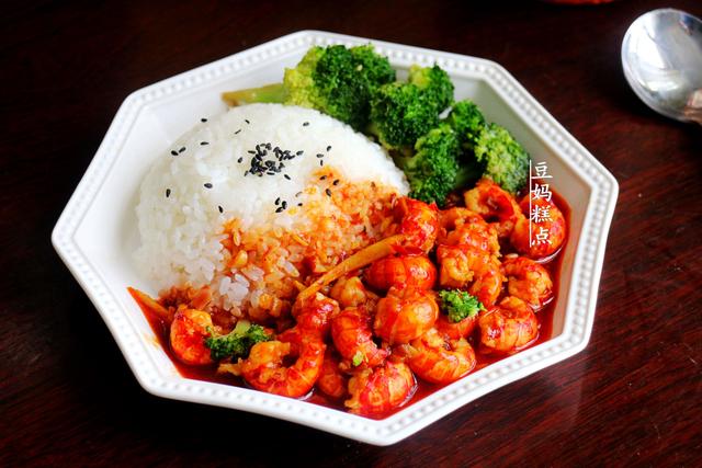 龙虾,小龙虾,虾尾,盖饭,豆瓣酱