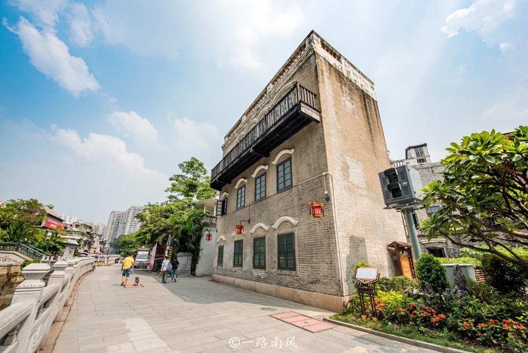 广州西关有座"怪异"建筑,中西风格混搭好特别,游客一直不多
