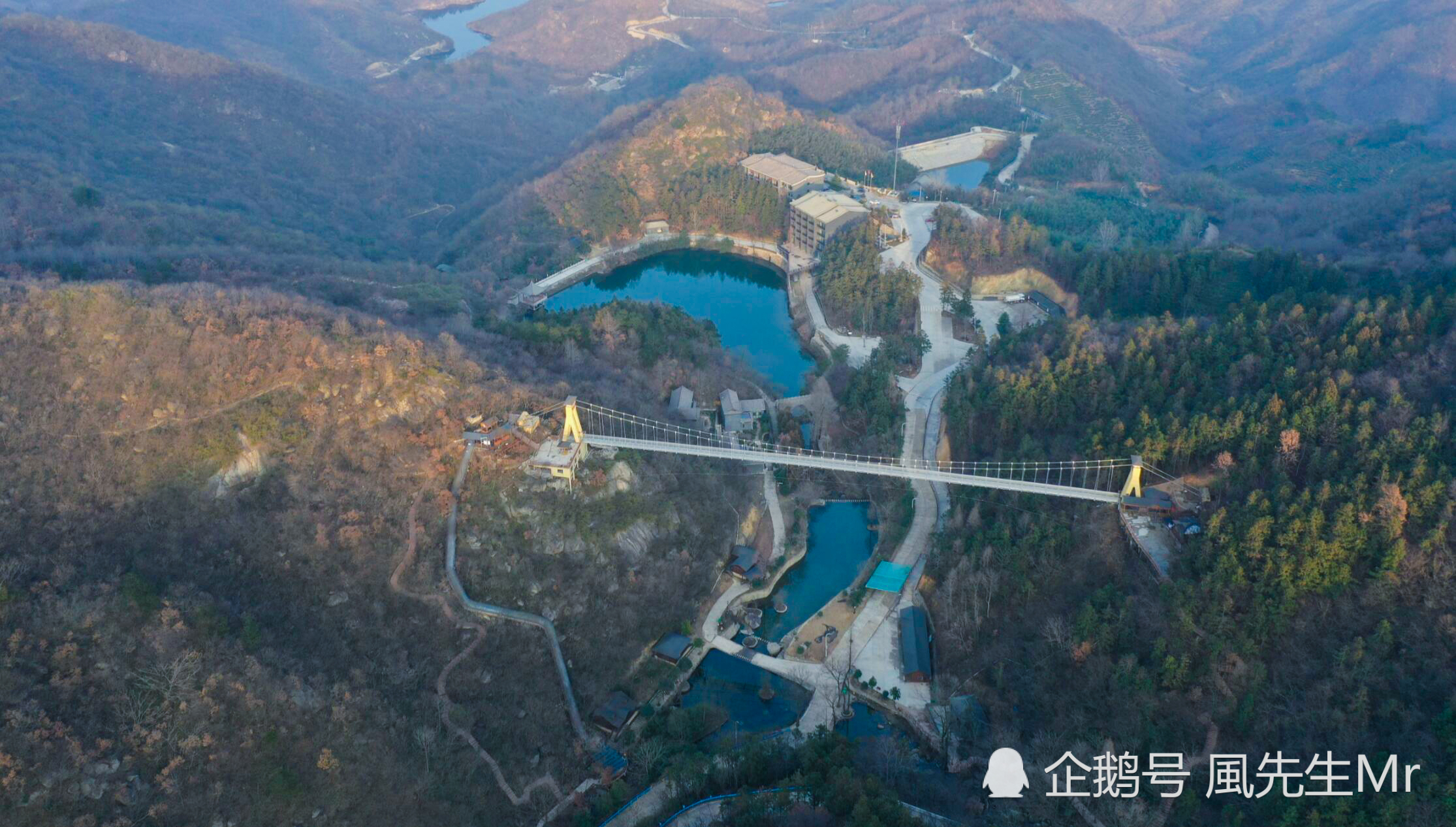 河南鸡公山桃花寨景区地处信阳市南端,景区内有5d玻璃吊桥,高山旱