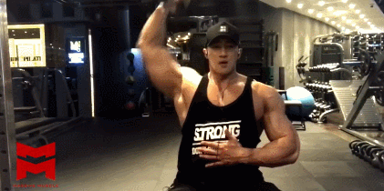 一张图告诉你,黄哲勋在现实中到底有多巨大!