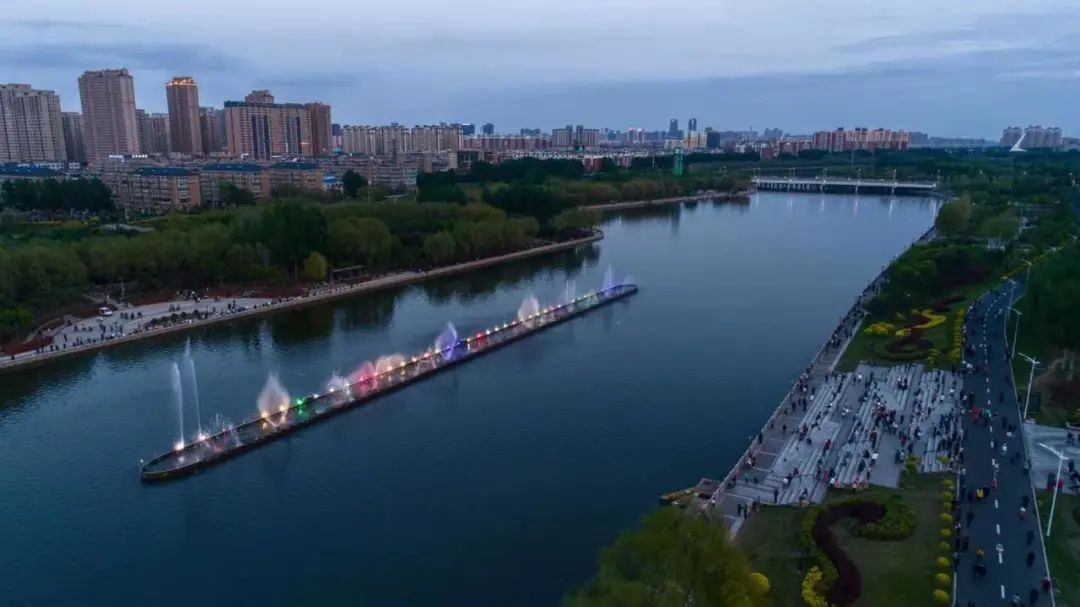 伊通河音乐喷泉登场 扮美长春的夜