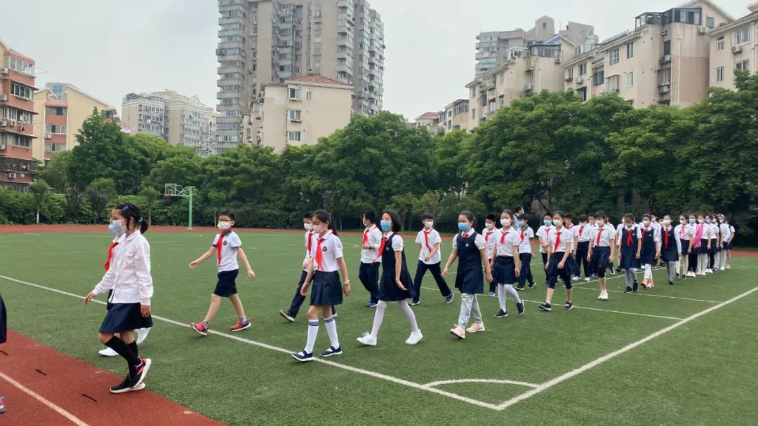 实验小学,上海戏剧学院,唐镇,朝阳,邹莹,外国语学校,书包,五年级,校服