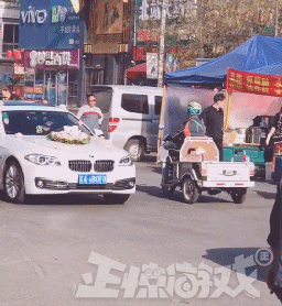 正惊gif:强大的身体!小哥胸部力量惊人,做到普通人都做不来的事