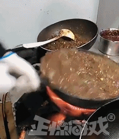 正惊gif:强大的身体!小哥胸部力量惊人,做到普通人都做不来的事