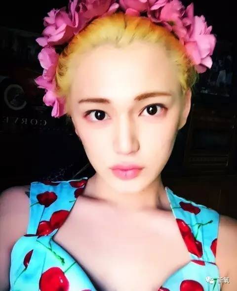 14歲被強(qiáng)奸，抑郁得癌癥，如今卻成最有正能量的網(wǎng)紅