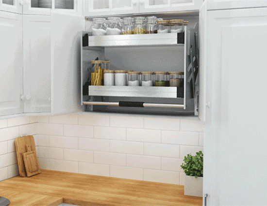 在橱柜里增加收纳配件,可以使厨房中的各种小物件有序地排放在柜子中