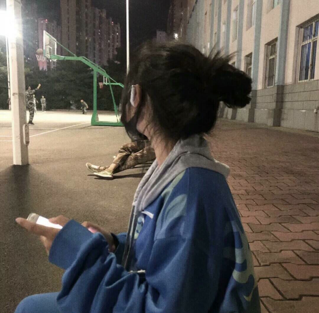 不露脸女生头像:也许温温柔柔的告别,是成年人离开时该有的体面!