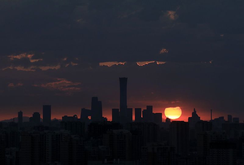 北京日出 天空现万丈霞光