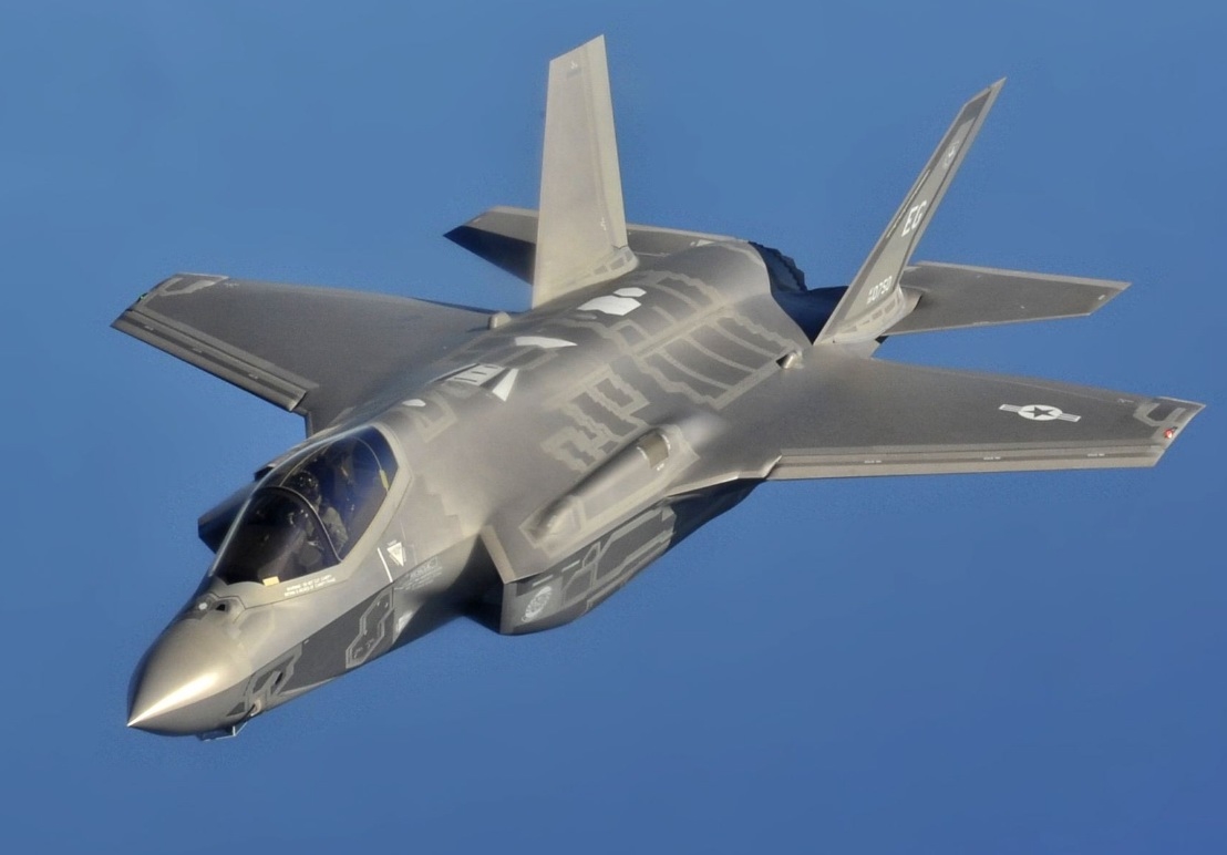 图为美国空军装备的f-35a战斗机