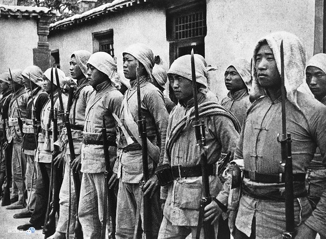 二战,为何日军见到戴这种帽子的中国军队,就挖好战壕准备挨打?