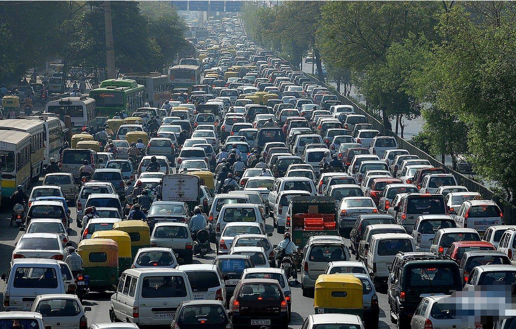 3次"史诗级"大堵车,车主只能"蠕动"前行,一次发生在北京