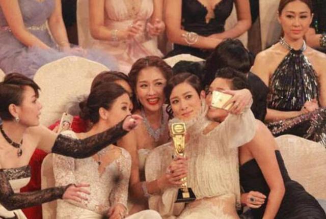 她是tvb最美女艺人,因长相太美遭排挤,今39岁终于苦尽