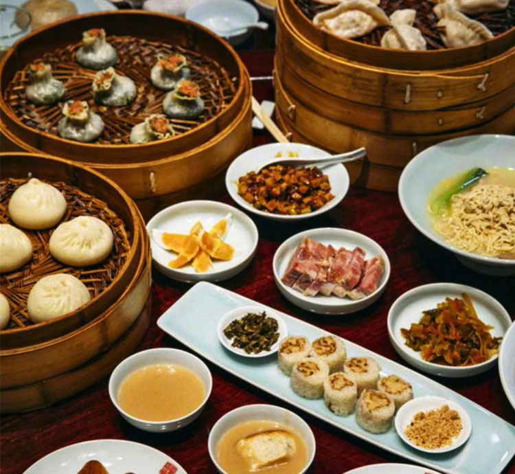 扬州十大名点:三丁包子,千层油糕,双