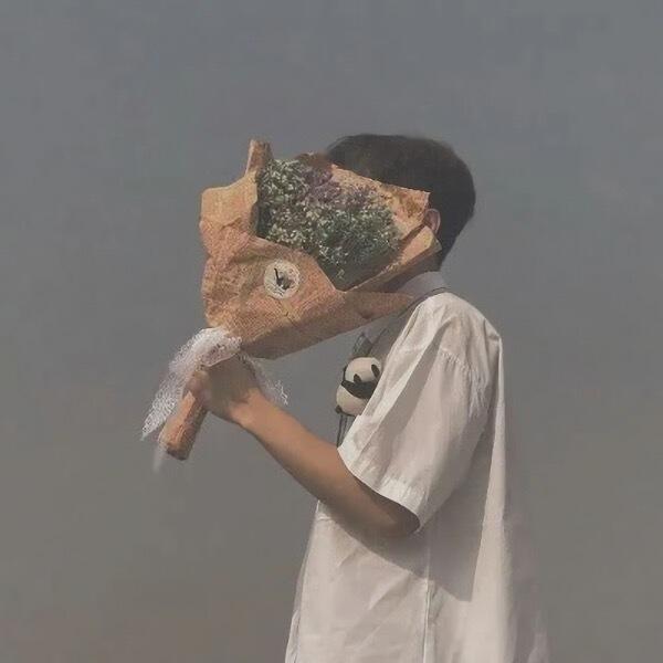 男生头像:我愿手捧鲜花,等姑娘的到来