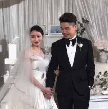 《王牌》主持人为妻子举行世纪婚礼,女方正脸照首次曝光,不当演员可惜