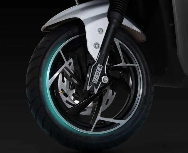 新品电动摩托车——雅迪t9,12寸轮毂,前后碟刹,最大续航120km