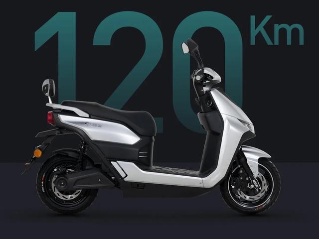 新品电动摩托车——雅迪t9,12寸轮毂,前后碟刹,最大续航120km
