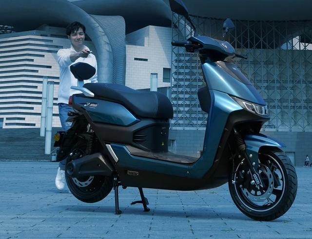 新品电动摩托车——雅迪t9,12寸轮毂,前后碟刹,最大续航120km