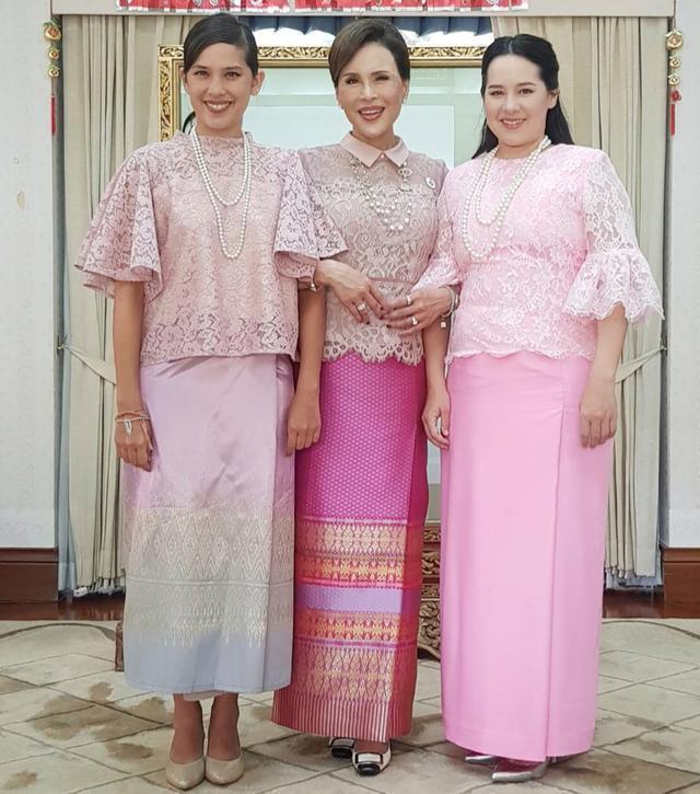 泰国大公主闪耀亮相!穿蕾丝上衣秀纤细腰肢比王后惊艳