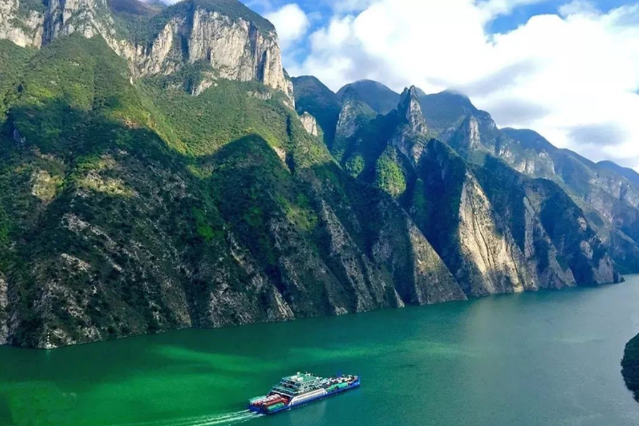 湖北风景最属三峡美,想自驾游车型难选?不妨试试大众高尔夫