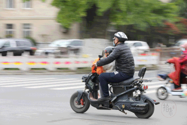 骑上电动车,生活向前行