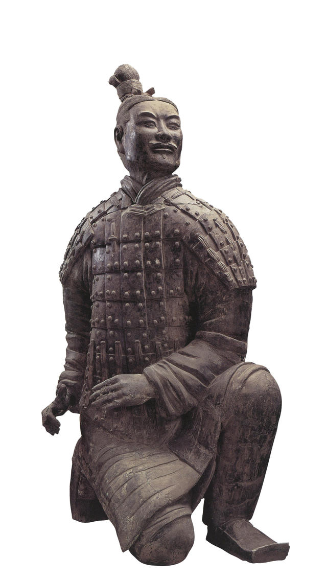 据陈刚介绍,这两尊秦代兵马俑来自秦始皇帝陵博物院,这也是兵马俑16