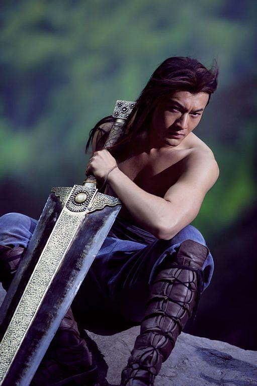 黄晓明刘亦菲版《神雕侠侣》里杨过的大宝剑,为何要这么大?