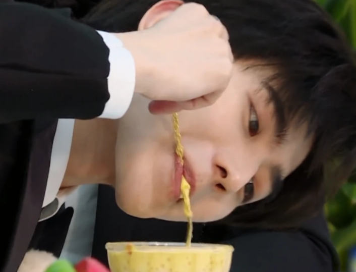 同框照片不算啥,最后一张让万千