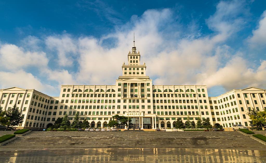 哈尔滨最有排面的大学,国防双子:哈工大与哈工程,外地