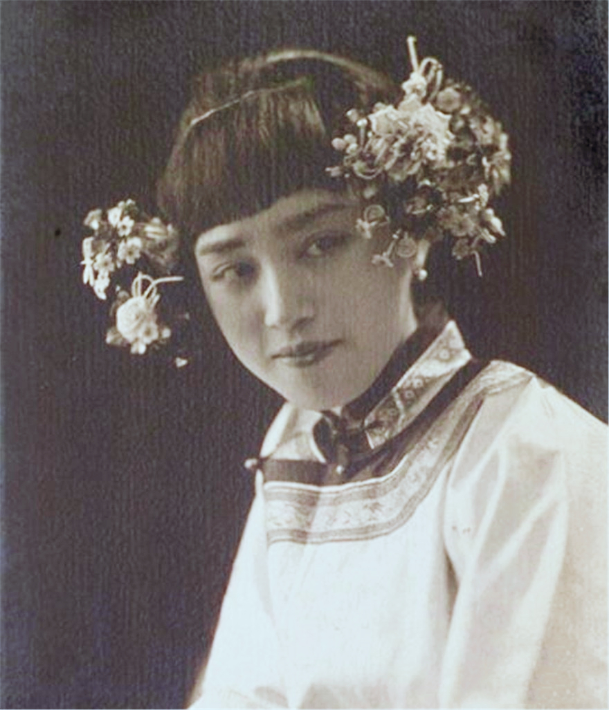 民国时期的上海旗袍美女,个个美丽动人.
