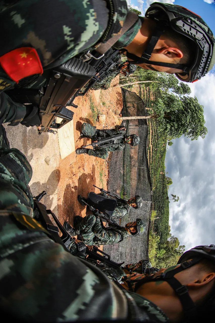 滇南密林,带你直击武警特战队员"反恐"现场!