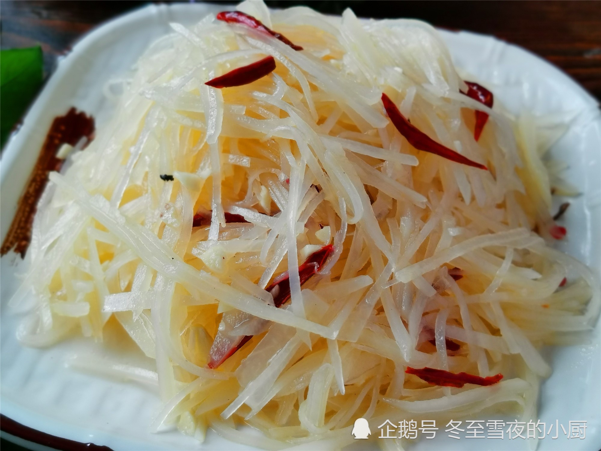 饭店做的凉拌土豆丝清脆好吃,关键这两步骤不能省略,又脆又清爽