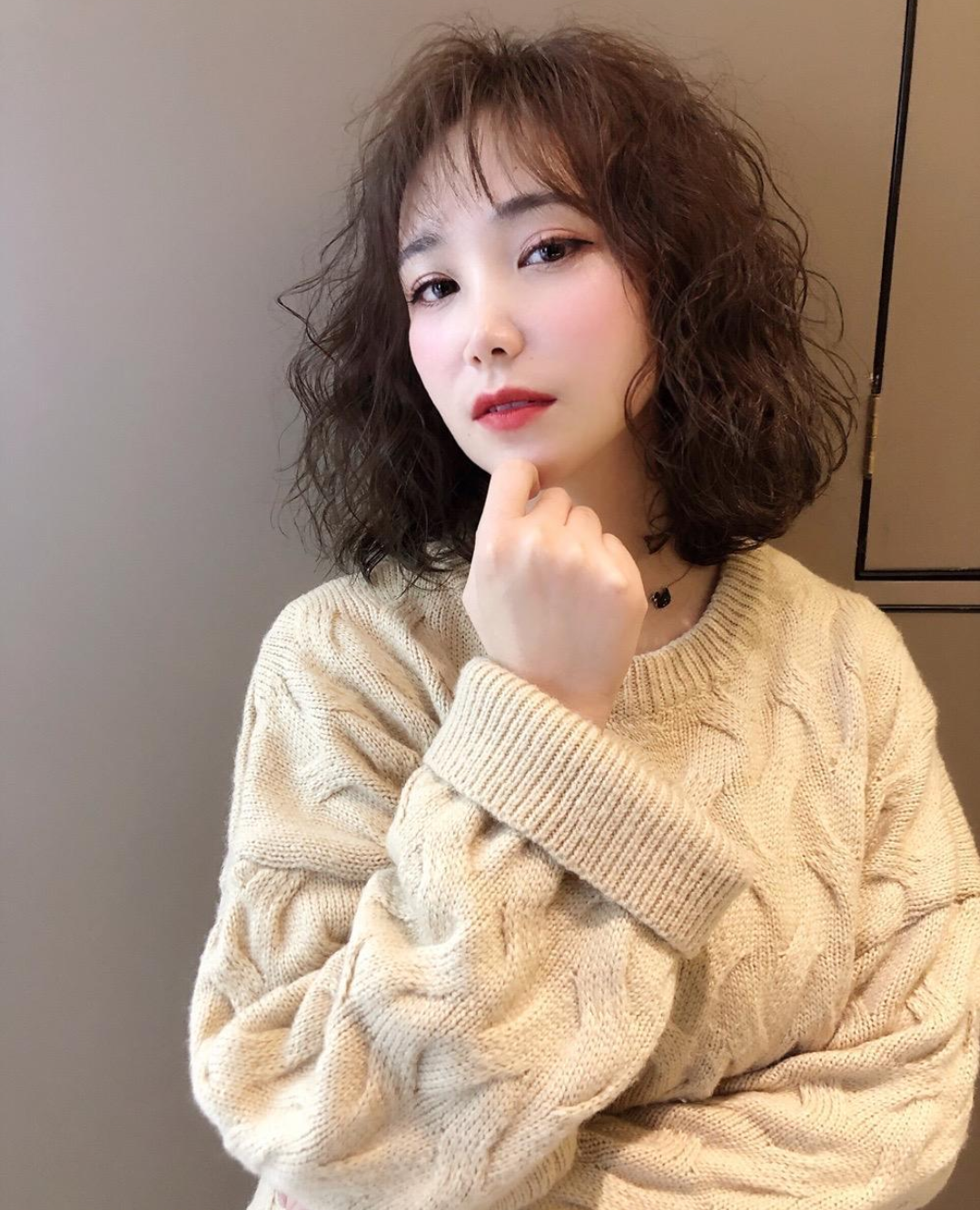 新女神发型26款,时尚显白又减龄,有长有短全都特别美