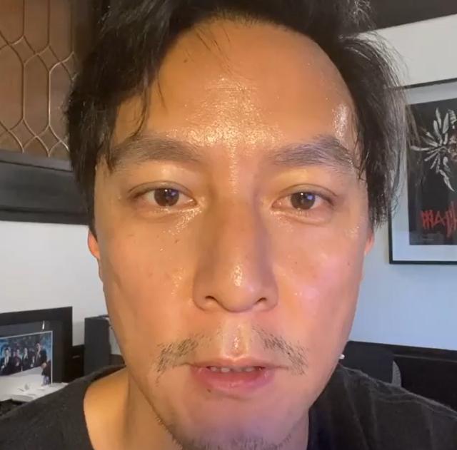 45岁吴彦祖近照曝光!胡渣邋遢肌肤松弛,头上白发好沧桑