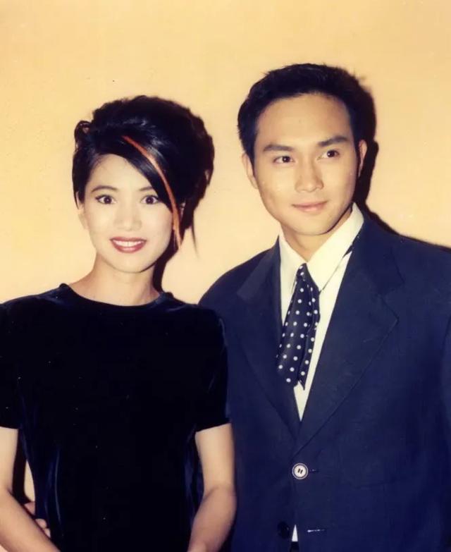"港姐"袁咏仪与富豪的往事,张智霖真的不介意吗?