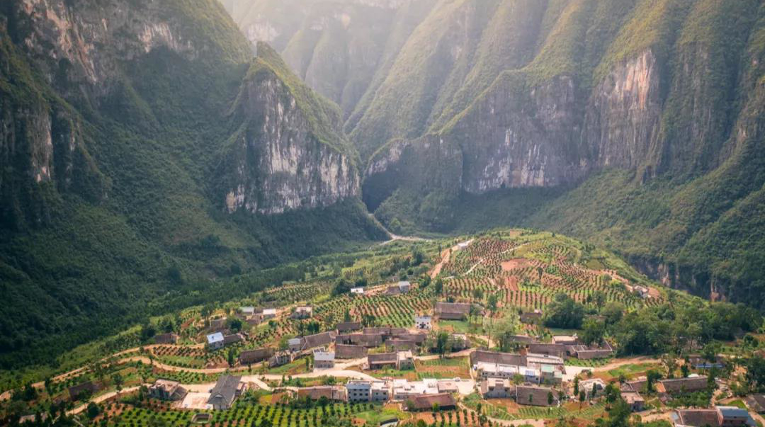 天坑村,下庄村,盘山公路,悬崖,巫山县,峡谷