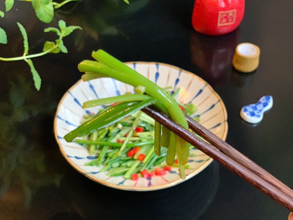 蒜苔好吃的做法,凉拌蒜苔,蒜苔