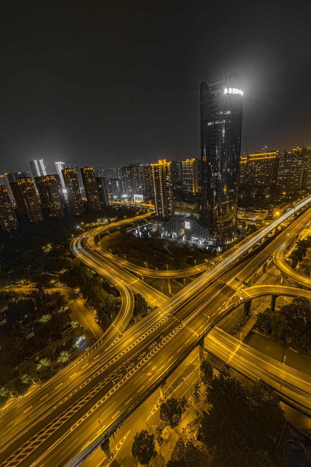 成都东郊麻石桥双塔夜景