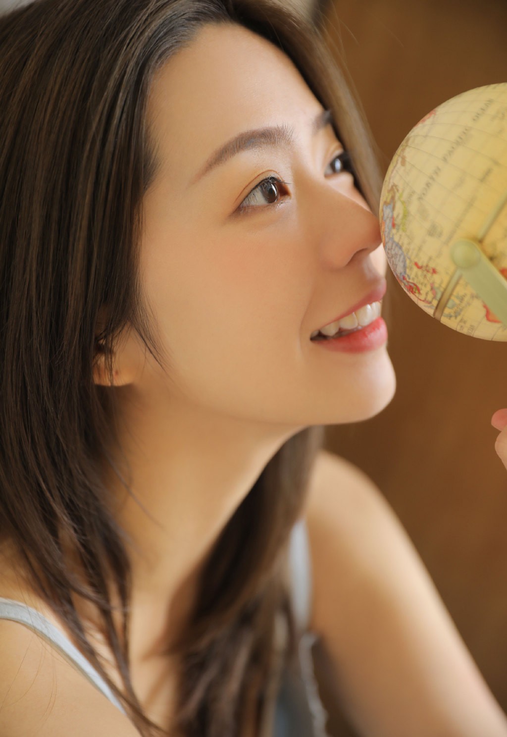 2020年5月26日福利,高颜值美女吊带睡裙居家写真