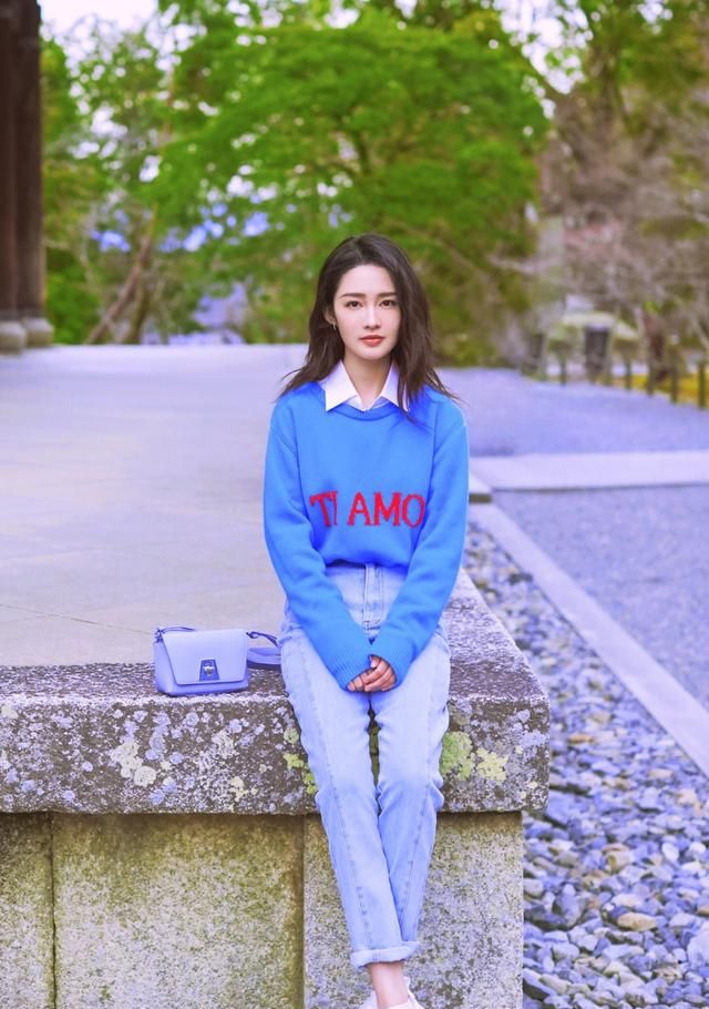 李沁甜美又清纯,气质浑然天成