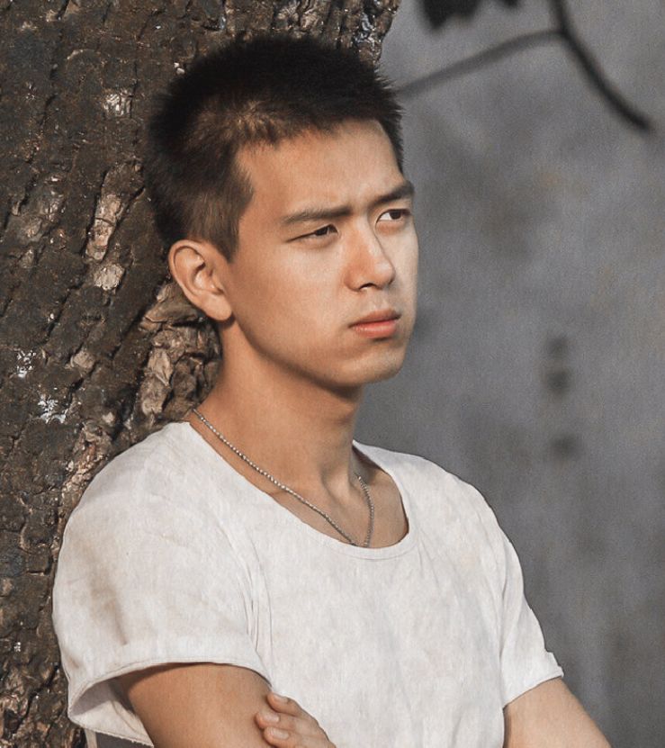 李现挑战寸头,没有抹过发胶后的造型,这脸确定还是"现