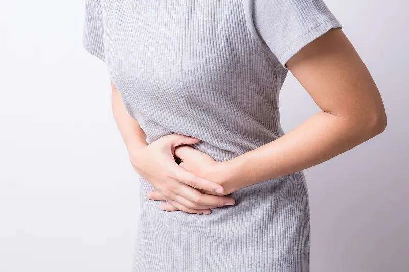 肠炎患者没有腹痛或仅有腹部不适的症状,但是疾病较重的患者出现疼痛