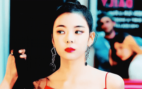 娱乐圈最美头骨，比肩Jennie的原来是她啊！
