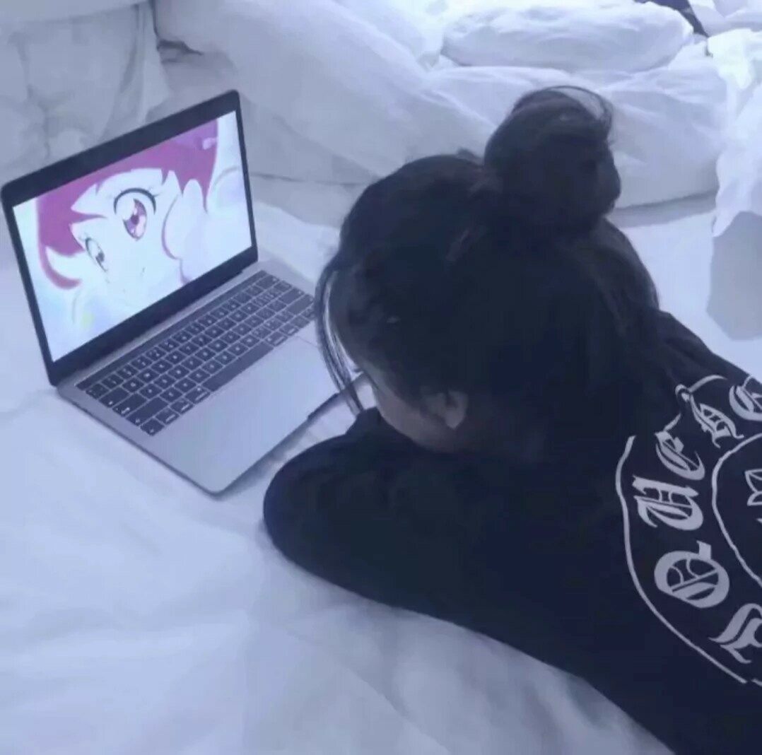 超火·不露脸·女生头像:喜欢是藏不住的,风会告诉整片森林