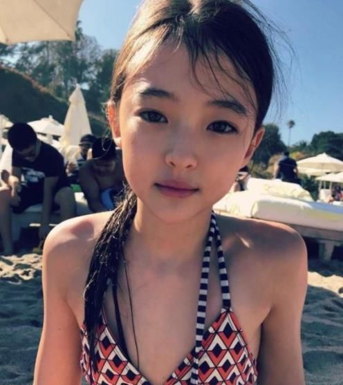 10岁女孩"性感"照片引网络热议,父母则不反思,孩子的性教育刻不容缓!